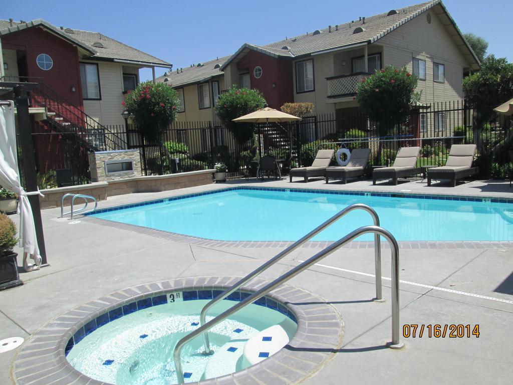 Whispering Meadows Apartments Μπέικερσφιλντ Εξωτερικό φωτογραφία